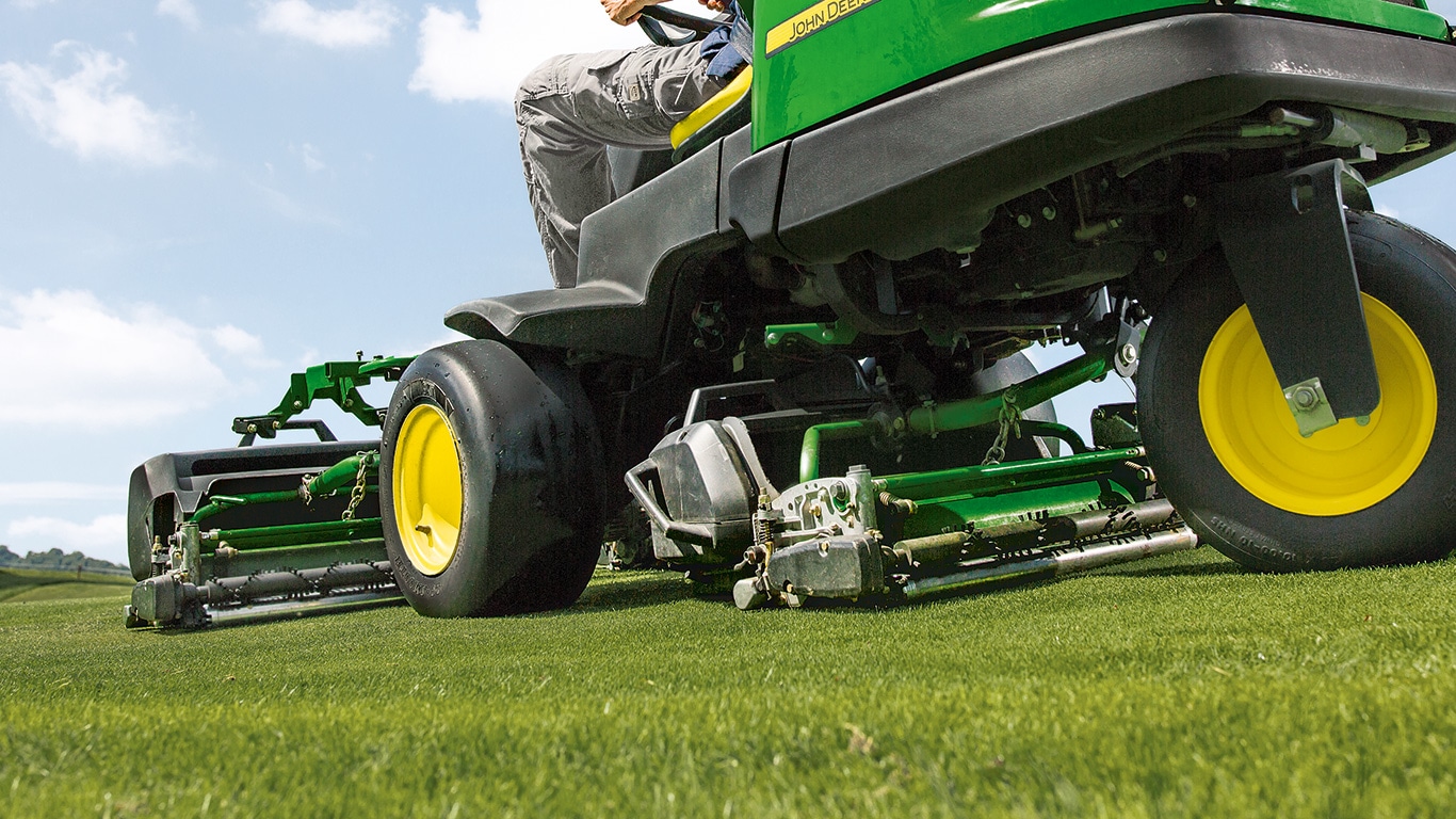 2500E, detailný záber, golfové ihrisko, pojazdné a ručne vedené kosačky na greeny, golf a šport