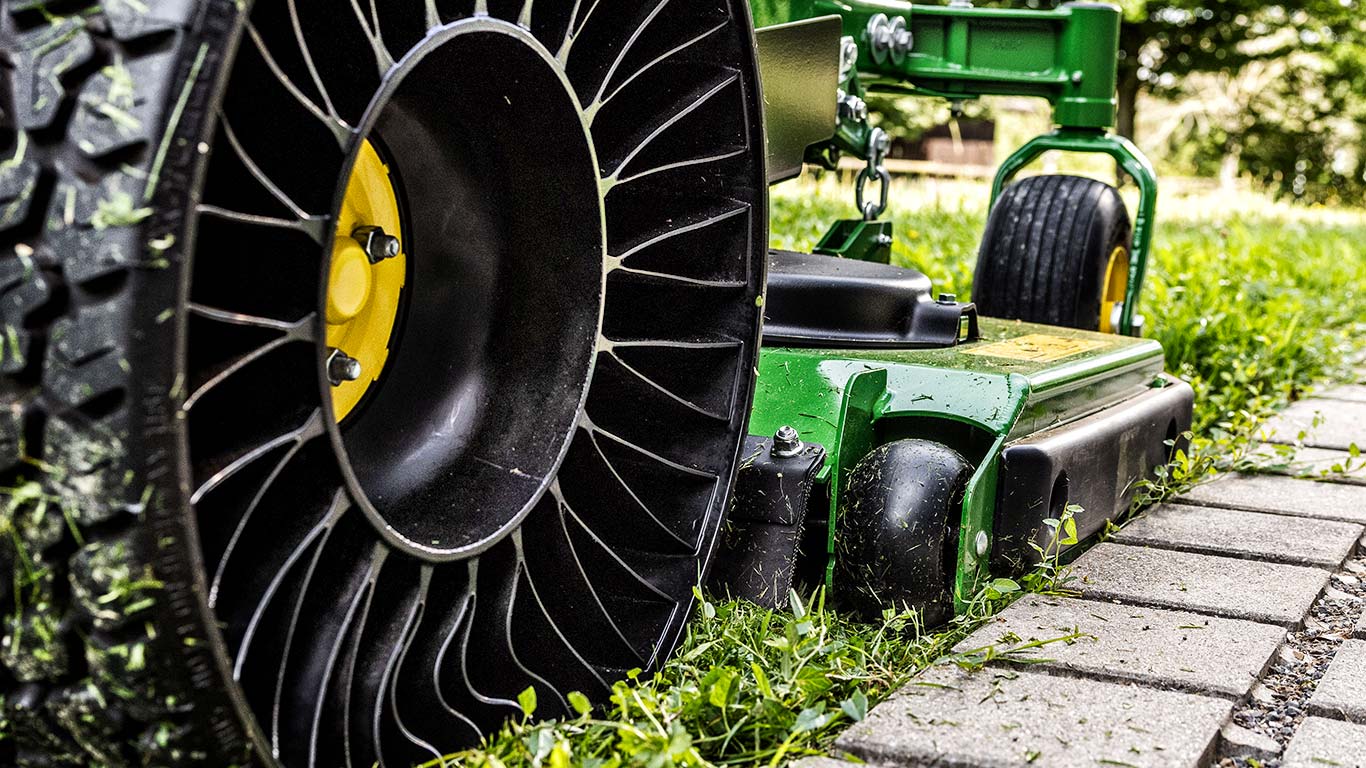 Radiálne pneumatiky bez vzduchu Michelin x Tweel Turf (voliteľné príslušenstvo)