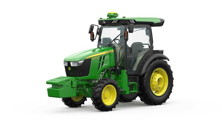 Traktor John Deere 5075EN v zelenej a žltej farbe, predný pohľad s kompaktným dizajnom a robustnými pneumatikami.